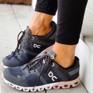 On Cloudflow running shoes Size 9